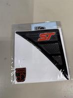 Fiesta Mk7 ST Mk7.5 badgeset - Carbon met rode ST - Zwart me, Ophalen of Verzenden, Nieuw