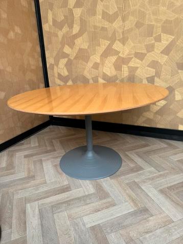 Leolux ronde design tafel  beschikbaar voor biedingen