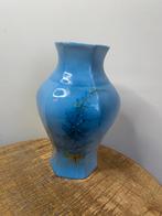 Vintage handbeschilderde vaas Frans lichtblauw, Antiek en Kunst, Antiek | Vazen, Ophalen of Verzenden
