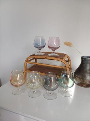 Gekleurde Whiskeyglazen met Glans beschikbaar voor biedingen