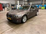 BMW 5-Serie 523I Touring 150KW Aut8 2011 Bruin, Auto's, BMW, Achterwielaandrijving, 2996 cc, Origineel Nederlands, Stationwagon