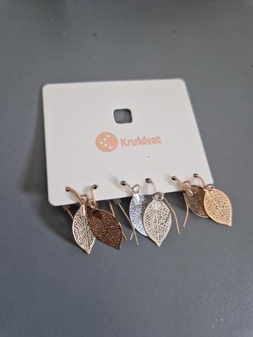 NIEUW! 3 setjes oorbellen / veertjes oorbellen beschikbaar voor biedingen