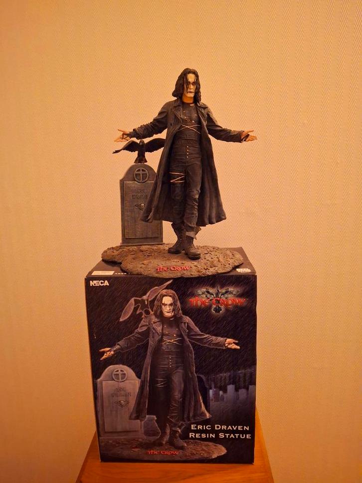 The Crow - Eric Draven Resin Statue (NECA), Verzamelen, Film en Tv, Zo goed als nieuw, Ophalen of Verzenden