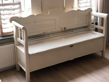 Prachtige antieke klepbank uit 1920 beschikbaar voor biedingen