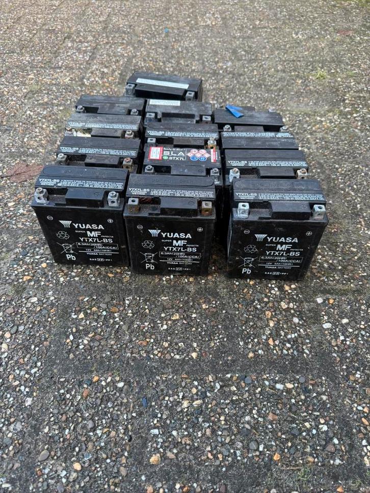 Partij Vespa sprint/primavera accus origineel 13 stuks, Motoren, Tuning en Styling, Ophalen of Verzenden