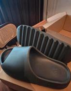 Yeezy slides 44,5 (44 1/2). Ongedragen., Kleding | Heren, Schoenen, Ophalen of Verzenden, Nieuw, Overige kleuren