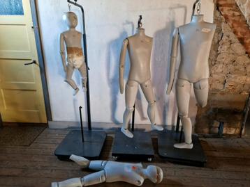 Unieke poppen voor maatvoering atelier + standaards beschikbaar voor biedingen