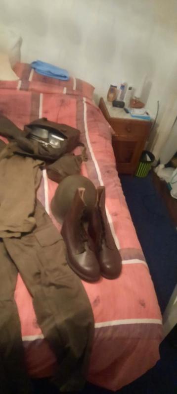 Volle originele zak militaire kleding .  beschikbaar voor biedingen