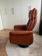 Bruine fauteuil op draaivoet, Ophalen, Minder dan 75 cm, Leer, Zo goed als nieuw