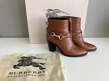 Burberry bruine leren enkellaarsjes maat 37 met dustbag beschikbaar voor biedingen
