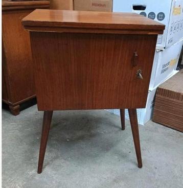 Vintage Naaimachine kastje  beschikbaar voor biedingen