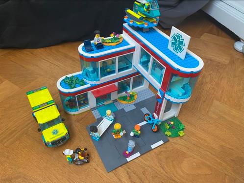 Lego city ziekenhuis 60330, Kinderen en Baby's, Speelgoed | Duplo en Lego, Zo goed als nieuw, Ophalen of Verzenden