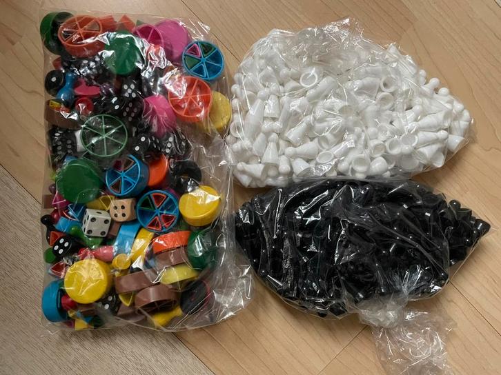 Pionen, Dobbelstenen en extra’s, Hobby en Vrije tijd, Gezelschapsspellen | Overige, Zo goed als nieuw, Ophalen of Verzenden