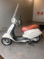 Vespa Primavera 2014 blauw kenteken als nieuw!!, Fietsen en Brommers, Scooters | Vespa, Ophalen, Overige modellen, Zo goed als nieuw