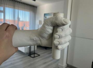 Unieke wandhouder in de vorm van een hand stijlvol opvallend beschikbaar voor biedingen