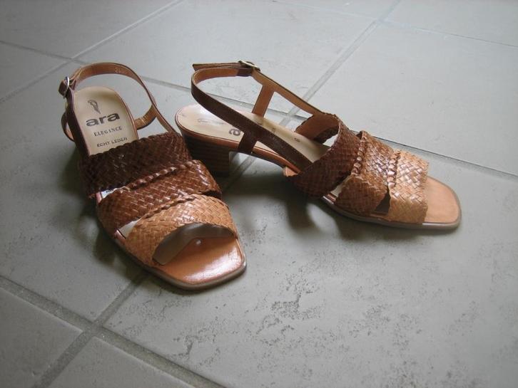 Nieuw elegant leren sandaaltje ARA ELEGANCE 39-40 G snazzeys, Kleding | Dames, Schoenen, Nieuw, Sandalen of Muiltjes, Bruin, Verzenden