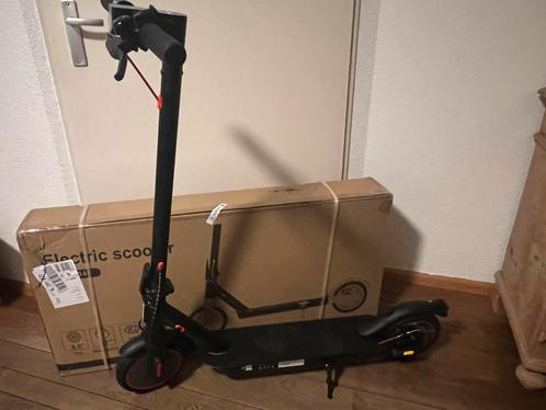 Splinternieuwe E-Step E9PRO 350w– Nooit meer lekke banden!, Fietsen en Brommers, Steps, Nieuw, Elektrische step (E-scooter), Ophalen of Verzenden