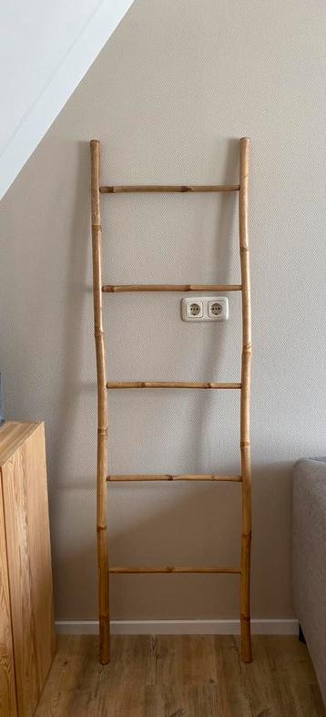 Bamboe trap beschikbaar voor biedingen