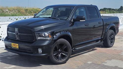 Dodge 1500 LARAMIE/SPORT 4X4 CREW CAB. 5,7LTR V8 AUT. BLACK, Auto's, Dodge, Bedrijf, Te koop, Overige modellen, 4x4, ABS, Achteruitrijcamera
