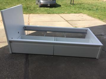 Te koop 1 persoons bed met 2 onderlades