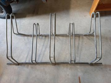 IJzeren fietsenrek beschikbaar voor biedingen