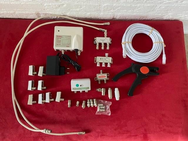 Signaalversterker, splitters, connectoren, Ophalen of Verzenden, Zo goed als nieuw, Minder dan 2 meter, Overige kabels