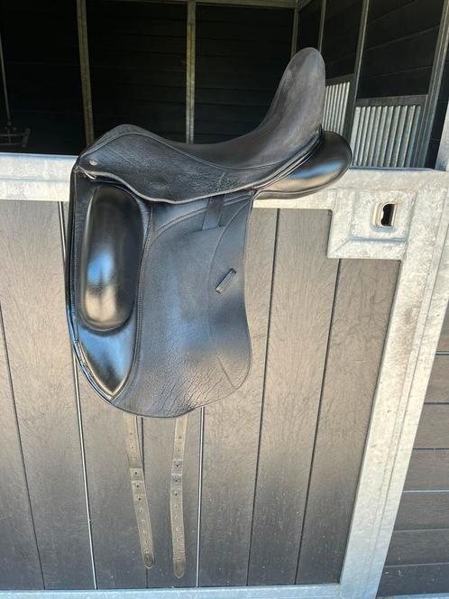 Custom zadel wolfgang, 17 inch, Dieren en Toebehoren, Paarden en Pony's | Zadels, Zo goed als nieuw, Dressuur, Verzenden