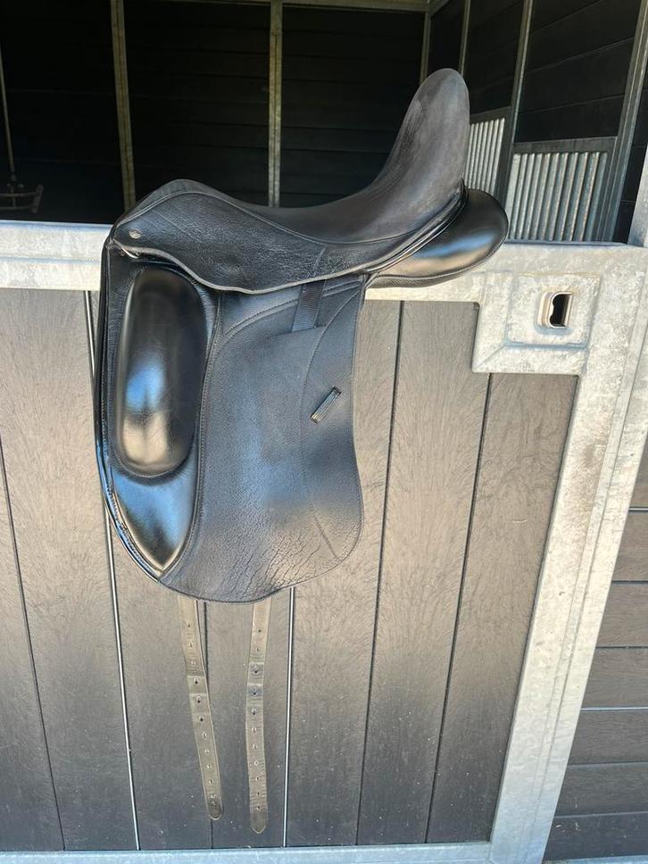 Custom zadel wolfgang, 17 inch, Dieren en Toebehoren, Paarden en Pony's | Zadels, Zo goed als nieuw, Dressuur, Verzenden