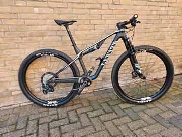 Canyon Lux cf7 maat M Sram AXS. WEEKENDPRIJS 1600 EURO!!! beschikbaar voor biedingen