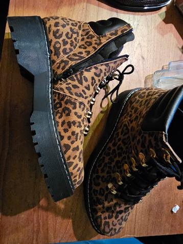 Nieuwe Visions boots met panterprint in maat 40.  beschikbaar voor biedingen