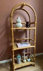 Vintage Rotan Boogkastje kastje, Huis en Inrichting, Kasten | Overige, Ophalen of Verzenden, Zo goed als nieuw