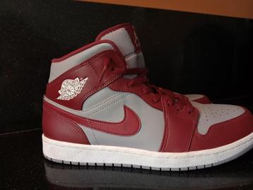 Nike Air Jordan 1 Mid Cherrywood Red maat 44 beschikbaar voor biedingen