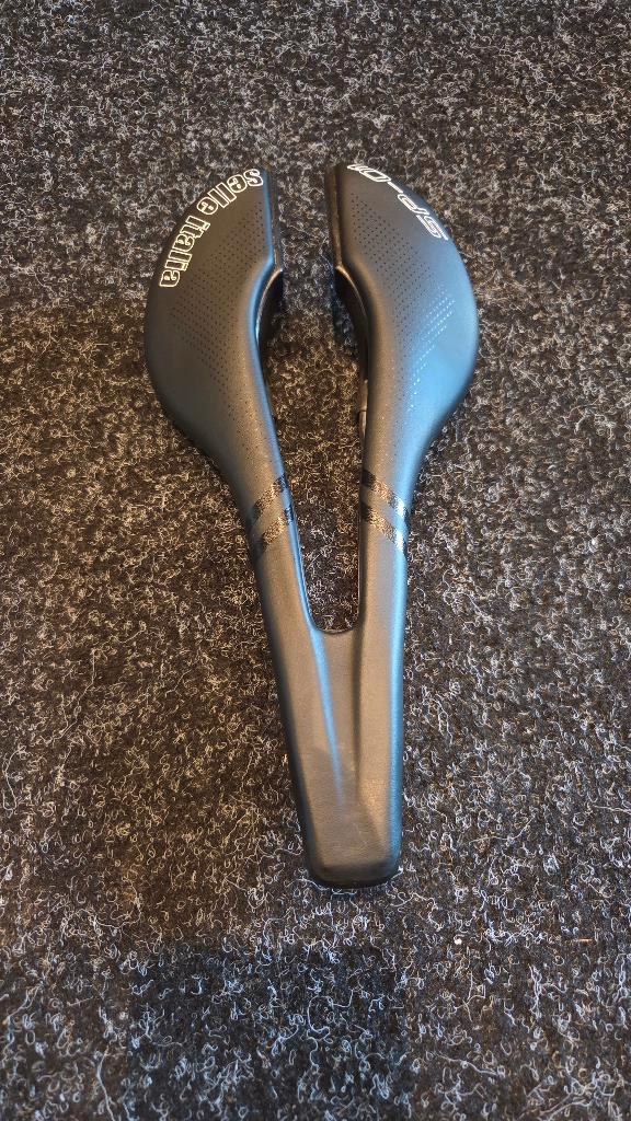 Selle Italia SP-01 Superflow L Zadel Zwart, Fietsen en Brommers, Fietsaccessoires | Overige Fietsaccessoires, Zo goed als nieuw