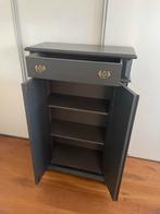 Grijs Meidenkastje, Ophalen