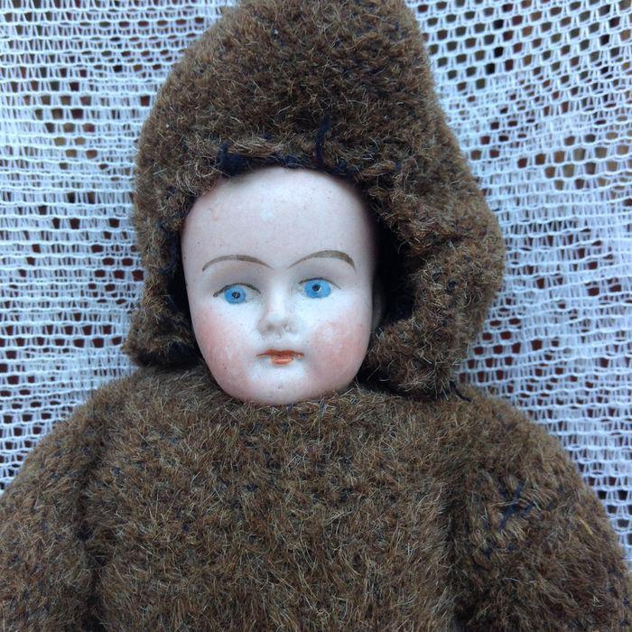 Antiek Belton popje gesloten mond in beren pakje anno 1880, Antiek en Kunst, Antiek | Speelgoed, Ophalen of Verzenden