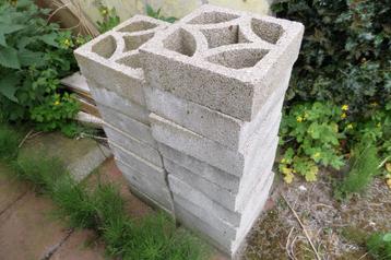 betonnen stenen beschikbaar voor biedingen