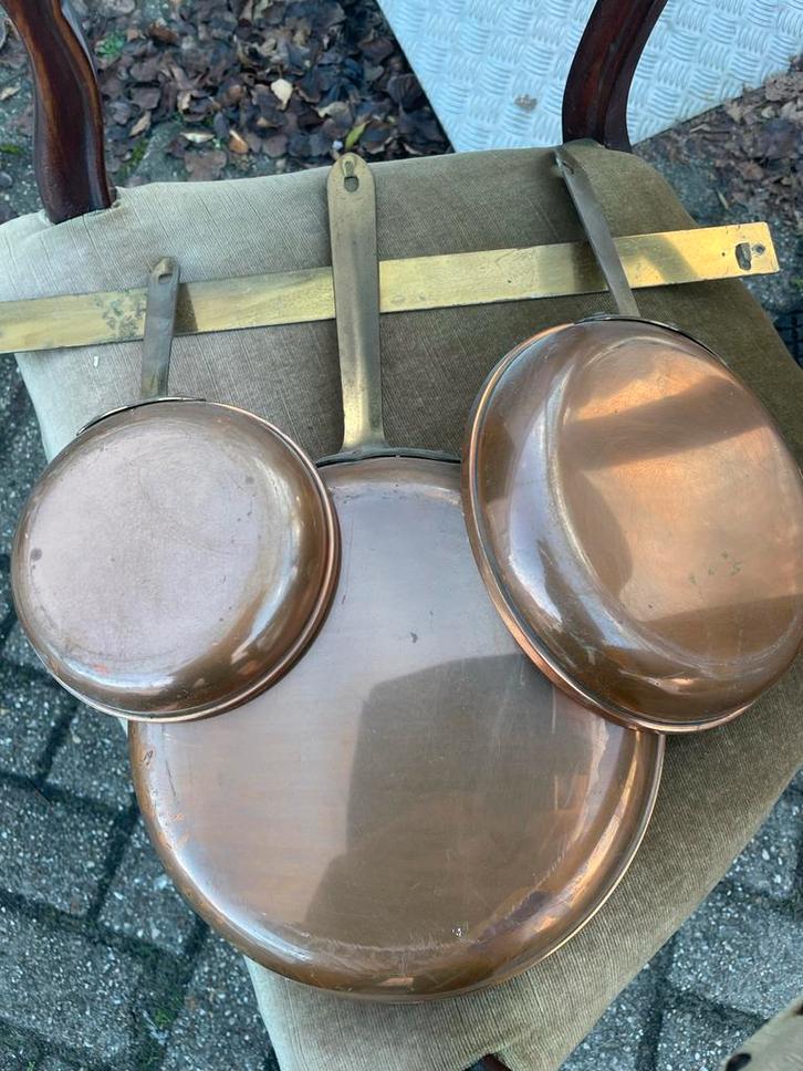 KOPEREN Drie Delige Koekenpannenset met Ophangbeugel, Huis en Inrichting, Keuken | Potten en Pannen, Gebruikt, Pannenset, Overige materialen