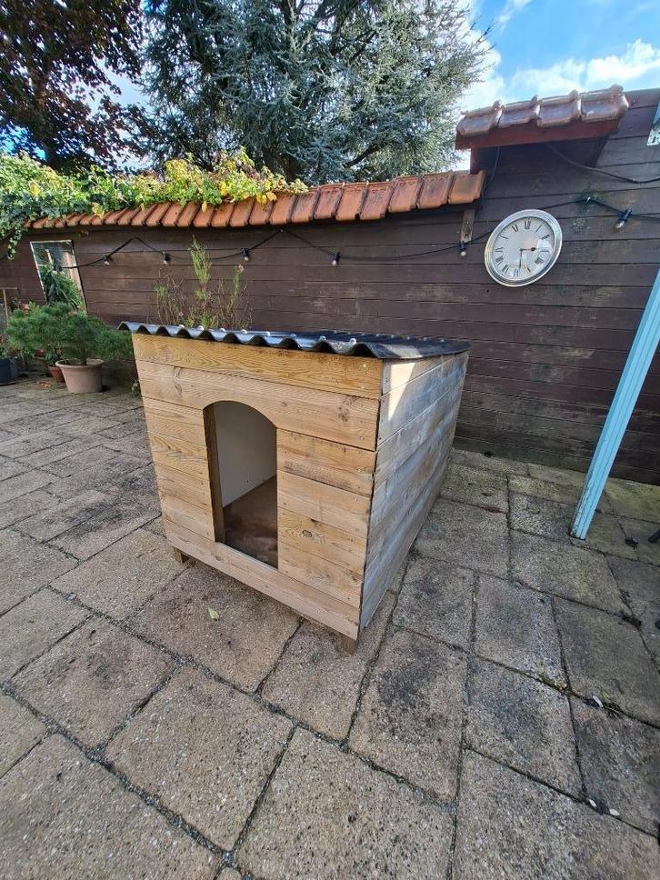 Geïsoleerd hondenhok buiten voor grotere hond, Dieren en Toebehoren, Hondenhokken, Gebruikt, Hondenhok, 65 tot 100 cm, 110 cm of meer