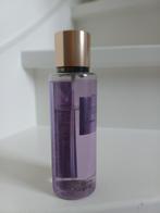 VICTORIA'S SECRET LOVE SPELL MIST 250ML(NOG 175ML IN DE FLES, Sieraden, Tassen en Uiterlijk, Uiterlijk | Parfum, Ophalen of Verzenden