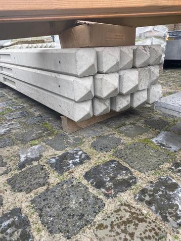 Restpartij Grijze Tuindeco betonpalen 10x10x190cm beschikbaar voor biedingen