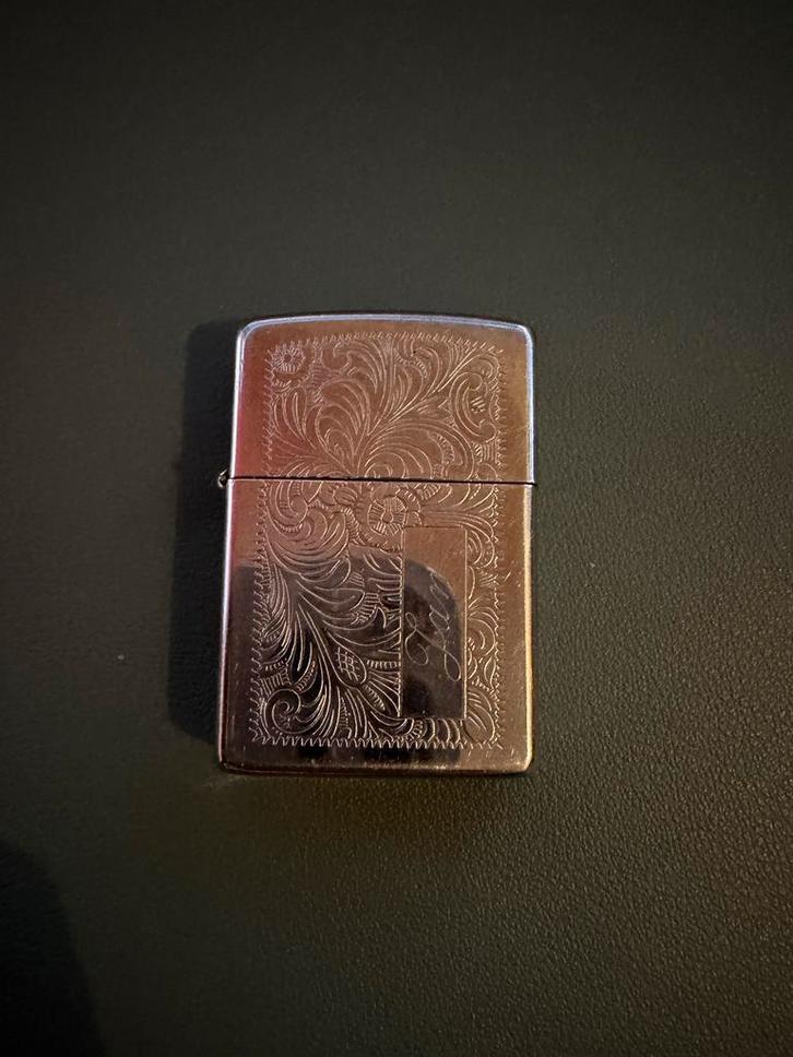 Zippo Venetiaanse Gravering Zilver, Verzamelen, Rookartikelen, Aanstekers en Luciferdoosjes, Gebruikt, Aansteker, Ophalen of Verzenden