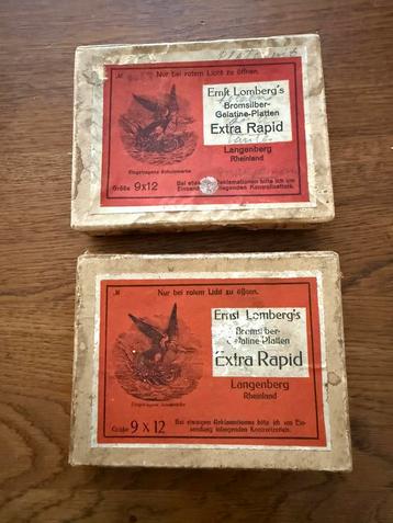 Twee doosjes met glas negatieven beschikbaar voor biedingen