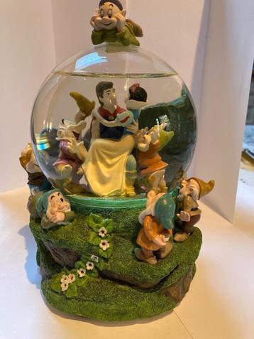 DISNEY SNOWGLOBE SNEEUWWITJE EN DE ZEVEN DWERGEN  beschikbaar voor biedingen