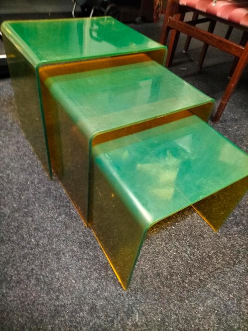 Vintage bijzettafeltjes mimiset plexiglas space age design, Kinderen en Baby's, Kinderkamer | Overige Meubels, Gebruikt, Ophalen of Verzenden