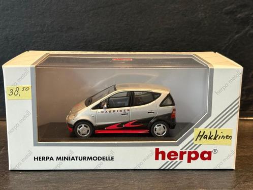 Mercedes-Benz A-Klasse Hakkinen | Herpa | Mint/Boxed, Hobby en Vrije tijd, Modelauto's | 1:43, Nieuw, Auto, Overige merken, Ophalen of Verzenden