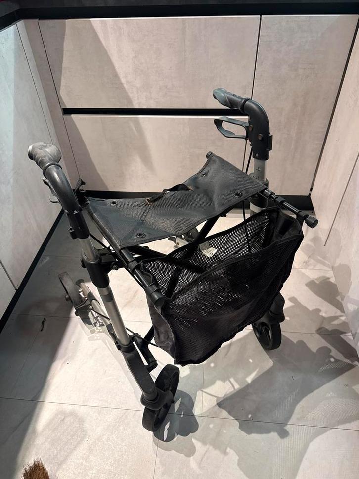 Opvouwbare Rollator - vrijdag 1200 uur naar het beste bod!, Diversen, Rollators, Gebruikt, Opvouwbaar, Ophalen
