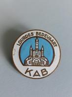 Grote emaille broche KAB lourdes  bedevaart, Verzamelen, Speldjes, Pins en Buttons, Ophalen of Verzenden, Transport
