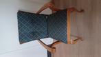 2 oude stoelen waarvan 1 opgeknapt, Huis en Inrichting, Stoelen, Ophalen, Gebruikt, Bruin, Twee