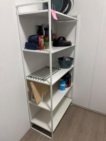 Witte metalen stellingkast beschikbaar voor biedingen