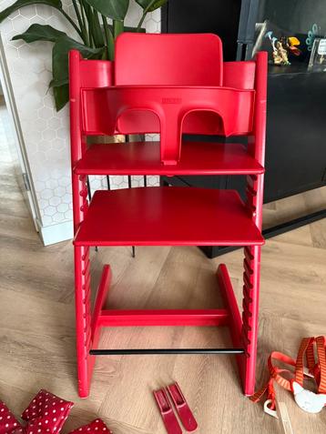Stokke Tripp Trapp rood & babyset & harnas & kussen & gl. beschikbaar voor biedingen